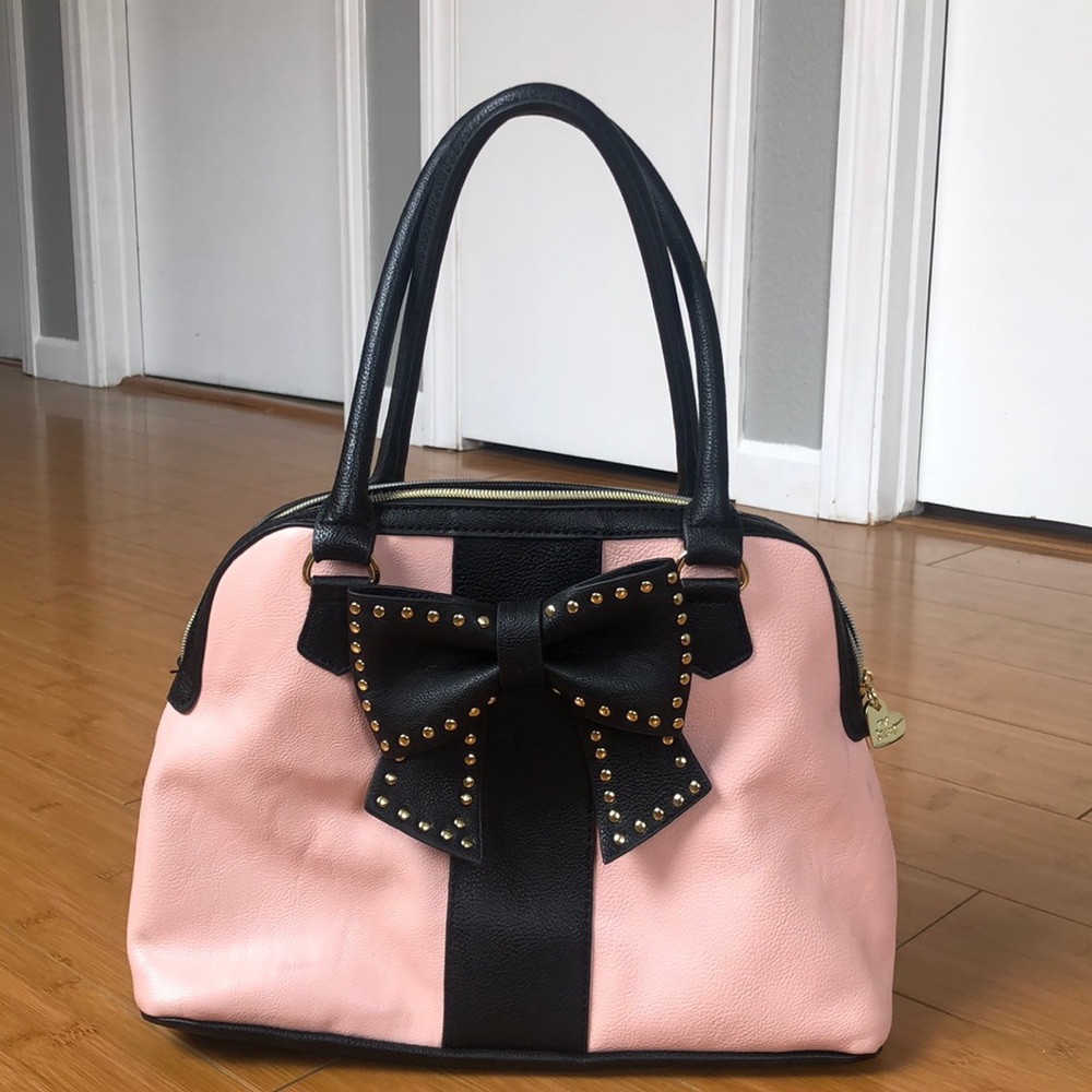 Girly and chic purse.